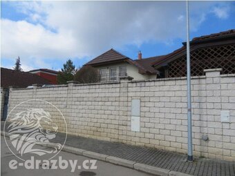 Rodinný dům s bazénem, garáží a pergolou Praha-Točná, - 6