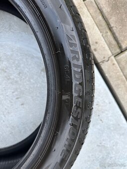 Pneu Bridgestone 205/45r17 - 6