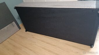 Šedá čalouněná dvoulůžková postel 180x200 cm - 6