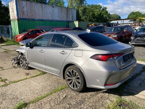 Toyota Corolla 1.8 VVT-i Hybrid 2020 - 6
