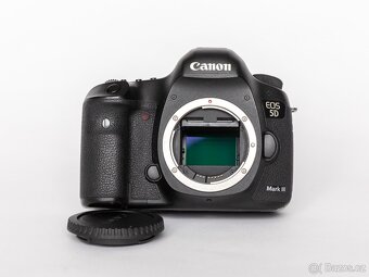 Canon EOS 5D Mark III s objektivem - 6