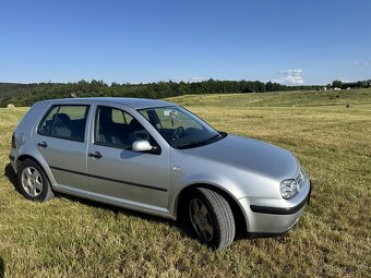 Volkswagen Golf - 6