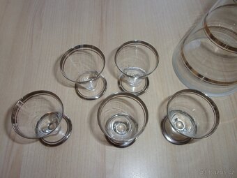 STARÁ SOUPRAVA - SKLENĚNÁ KARAFA, SKLENIČKY A TÁC - 6