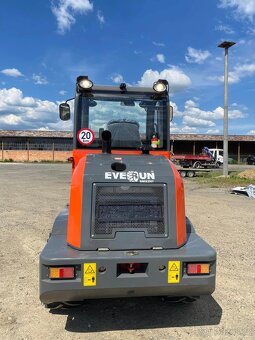 Teleskopický kloubový nakladač ER1200F - 6