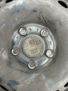 Plechová kola R15 spolu s letními pneu 195/65 R15 - 6