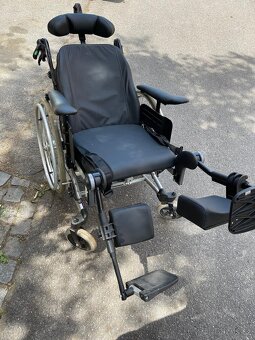 Polohovatelný invalidní vozík - 6