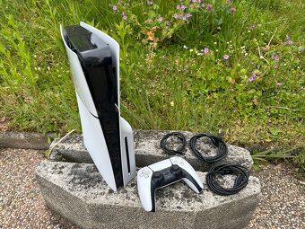 Prodám PlayStation 5 Slim s mechanikou, 1TB - top stav - 6