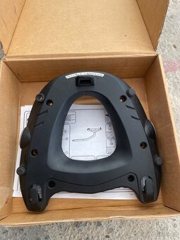 Kufr GIVI v47 + podkova givi M5 - 6