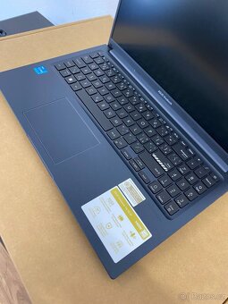 Notebook ASUS VivoBook 15 - i3/8GB/512GB/WIN 11 - 6
