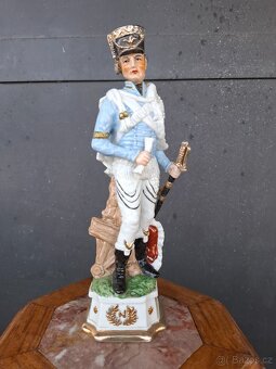 Sběratelská porcelánová soška důstojníka - 6