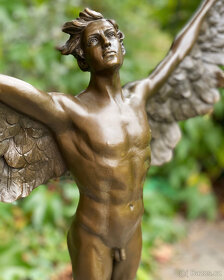 Velká luxusní bronzová socha - muž s andělskými křídly - 6