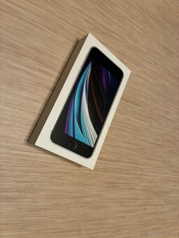Prodám Apple iPhone SE 2020 64GB - používaný - 6