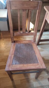 Starý stůl a dvě židle - 6