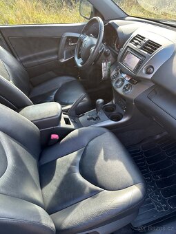 Toyota RAV4 - 6