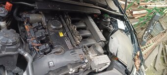BMW E90 díly - 6
