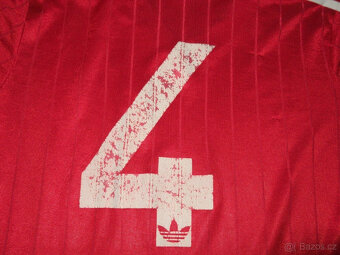 Manchester United 198283 Obnošený zápasový dres s číslem 4 A - 6