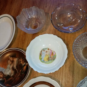 Prodám staré porcelánové a skleněné talíře a mísy. - 6