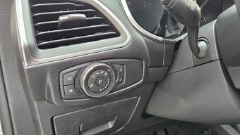 Ford S-MAX 2.0 TDCi 110 kW Titanium - 6