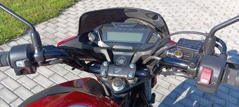 Honda CB 125F - 6