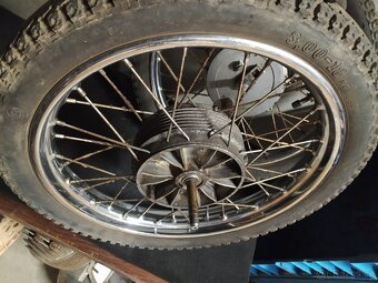 Původní kola včetně brzdových štítu ČZ - 6