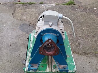 PRODÁM 2 KS  ELEKTROMOTOR SIEMENS - 6