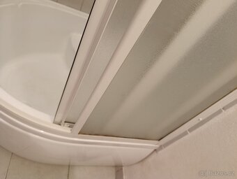 Sprchový kout, madla, koupelnové vybavení - 6