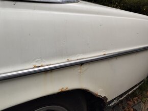 Mercedes Benz w115/8 - 6