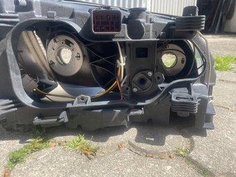 Predám originál ľavý predný svetlomet na VOLVO V70 - 6