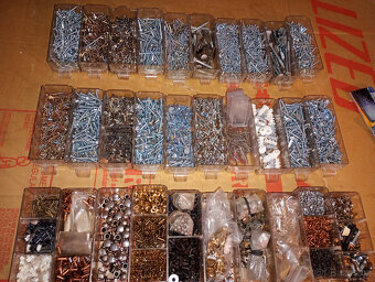 Bedna spojovací materiál ČSSR-nýty,šroubky,vruty - 6