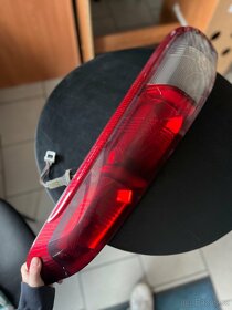 Pravé zadní světlo Nissan - 6