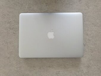 MacBook Air 13" 2015 i5 / 4GB / 128GB SSD - 6