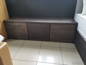Postel typu boxspring z bukového masivu s čalouněným čelem - 6