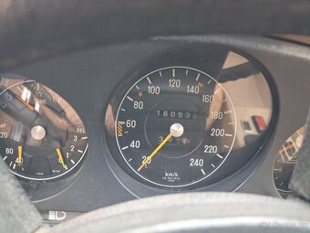 Mercedes 350 SLC - 6