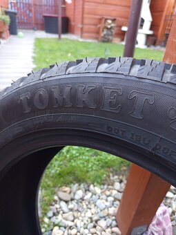 Prodám 4ks zimních pneu na SUV - 6