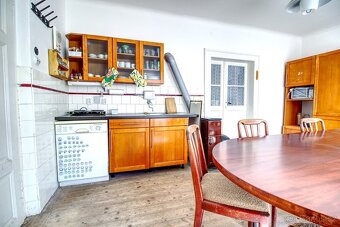 Rodinný dům 5+1 u zámecké zahrady, obec Dobřenice. - 6