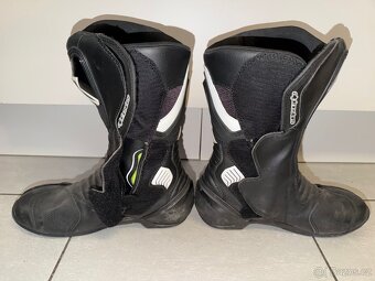 Prodám výbavu (helma, boty, zámek, batohy (dohoda)) - 6