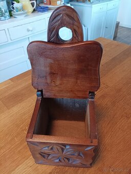 DŘEVĚNÁ RUČNĚ VYŘEZÁVANÁ KOŘENKA - 6