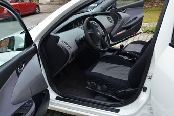 NISSAN PRIMERA 1,8 - 6