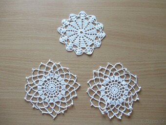 Háčkované krajkové dečky  ruční práce - 6