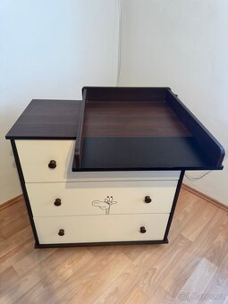 Přebalovací pult a postýlka Klupš Safari, ořech - bílá - 6