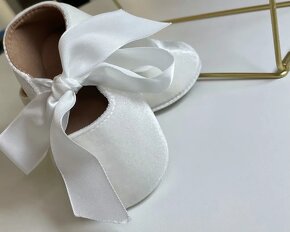 Nové, semišové capáčky s mašlí - 6