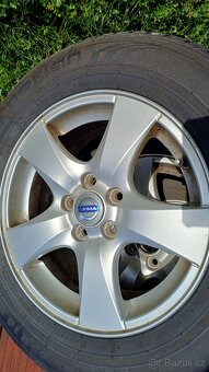 Volvo orig. alu disk se zimní pneu Nokian  215/65/R16 - 6