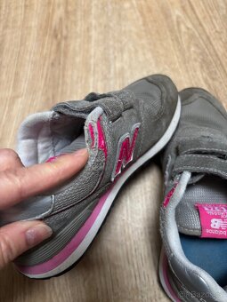 Dvoje dívčí tenisky New Balance, vel. 31 - 6