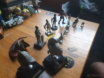 Vláčky  vojáčci, figurky... - 6