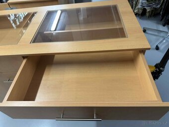 Prodám prodejní stůl dekor DUB - 6