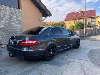 Mercedes-Benz E 300 CDI - 6
