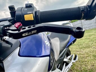 Suzuki GSR 600 - 6