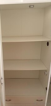 Prodám bílou šatní skříň - 6