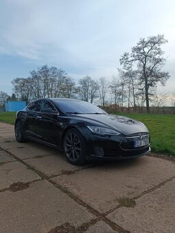 Tesla model S - 6
