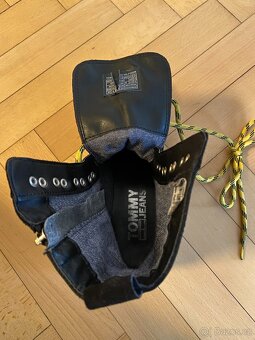 Černé dívčí/dámské semišové boty TOMMY JEANS - 6